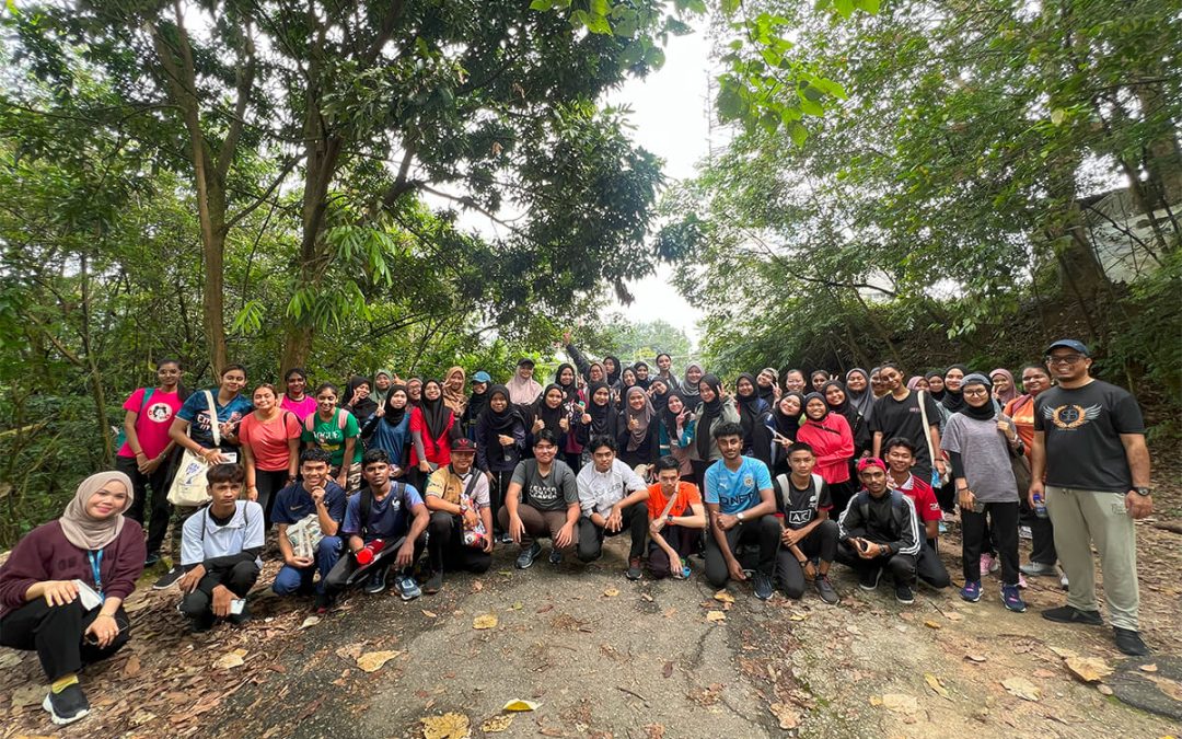 Hiking Bukit Dinding