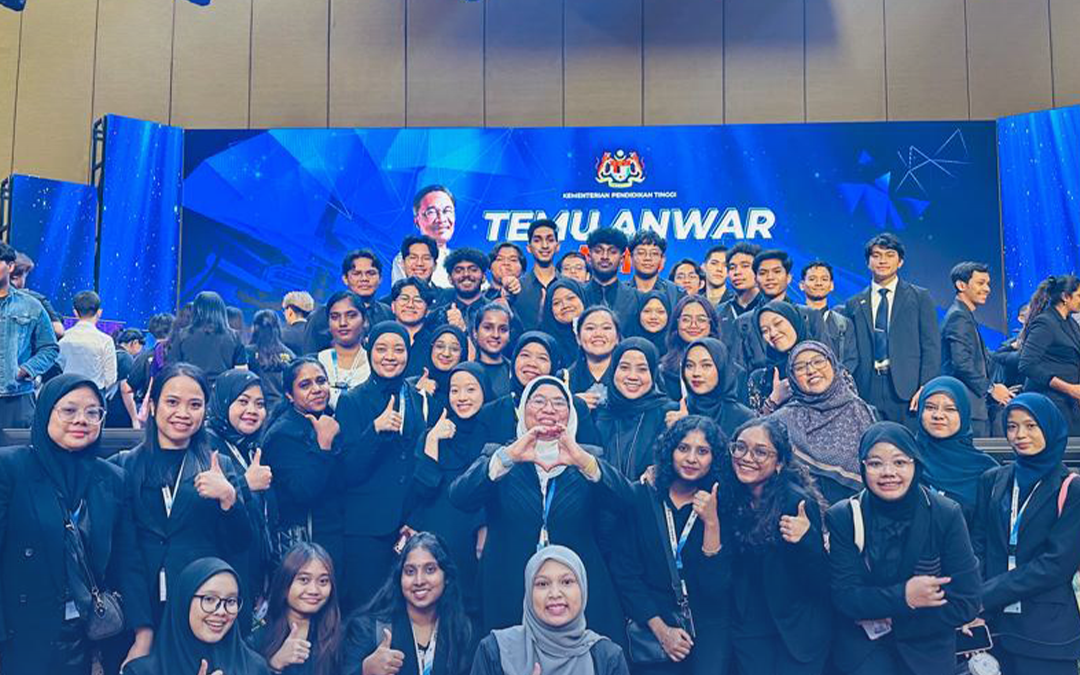 IJN College Students Engage with PM Anwar Ibrahim at Historic Temu Anwar Event