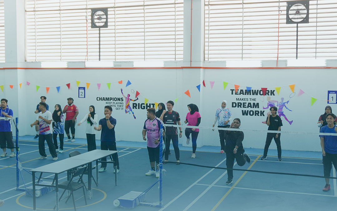 Shuttle Hustle: Foundation Students of IJN University College Foster Team Spirit Through Badminton