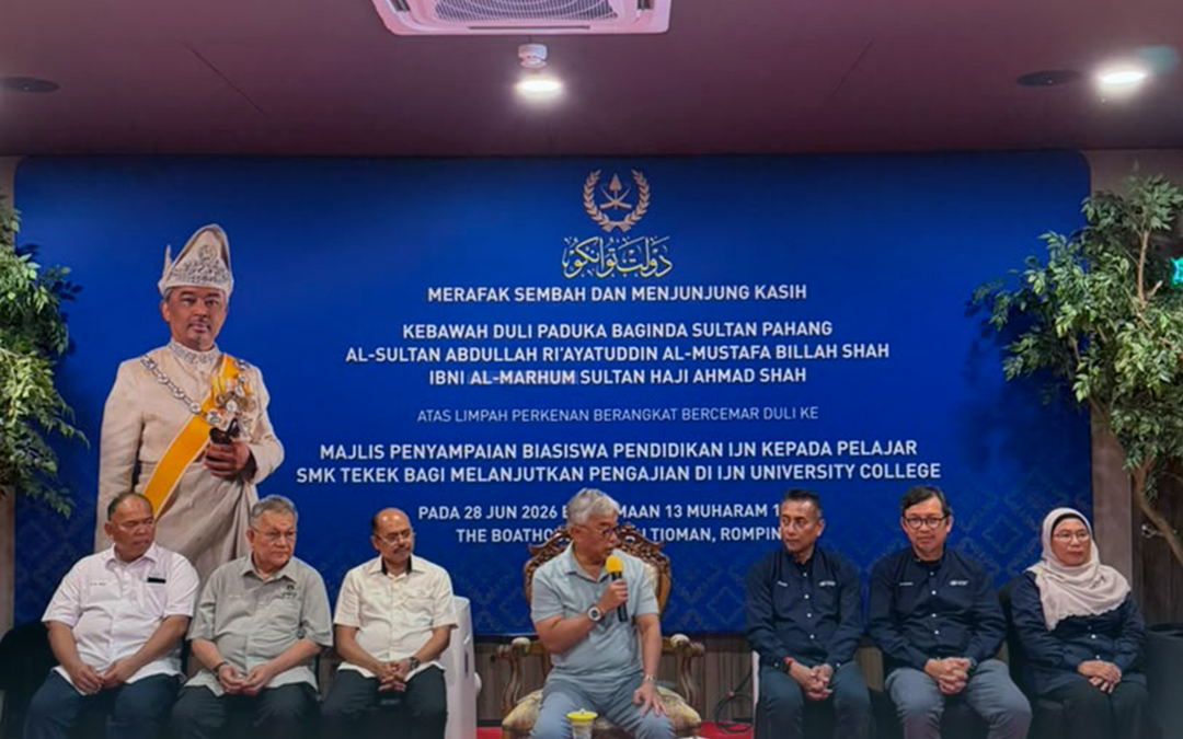 IJN University College Awards Full Scholarships to Two Outstanding Students from Pulau Tioman